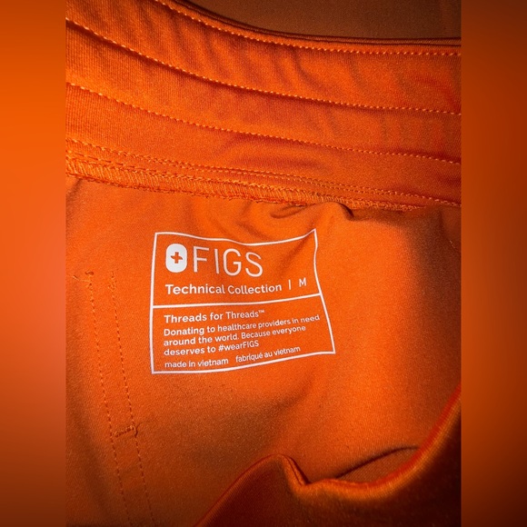 Figs scrubs top and bottom - Picture 4 of 5